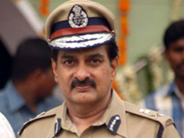 தினேஷ் ரெட்டி : 