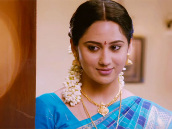  முதல் புன்னகை : 