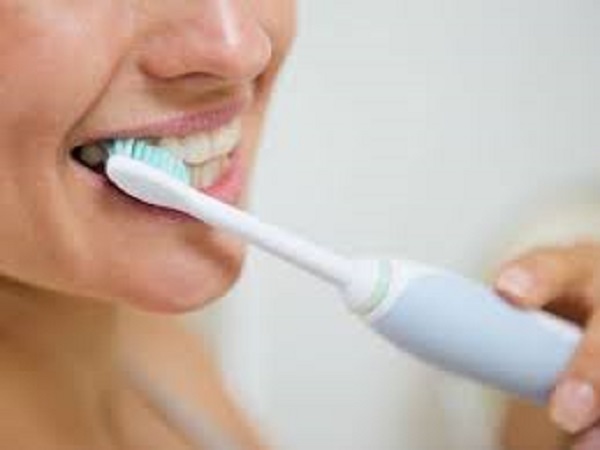 14.இரவு உணவிற்கு பிறகு பல் விலக்குங்கள்