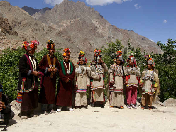 நீலக் கண்கள் : 