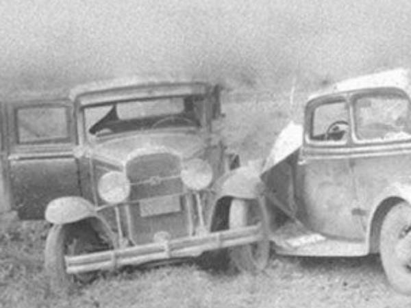 இரண்டே கார் : 