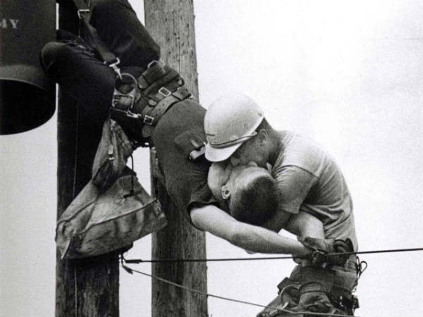 கிஸ் ஆஃப் லைஃப் : 