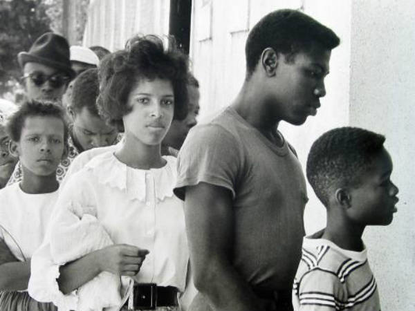 நீச்சல் குளம் : 