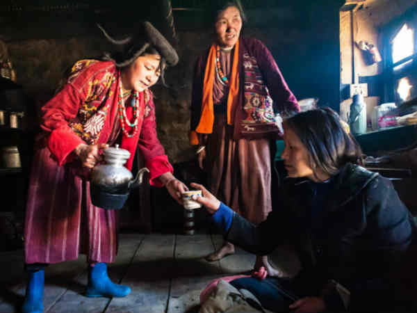  சுற்றுலா பயணிகள் : 