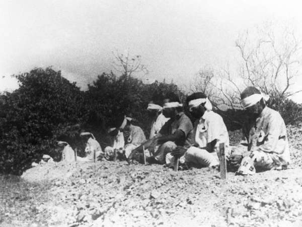  முதல் குண்டு : 