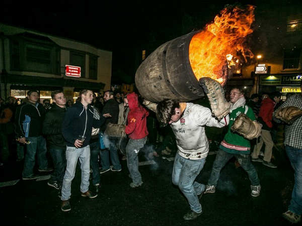 தார் டின் : 