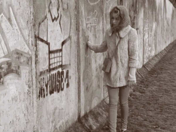 பெர்லின் சுவர் : 