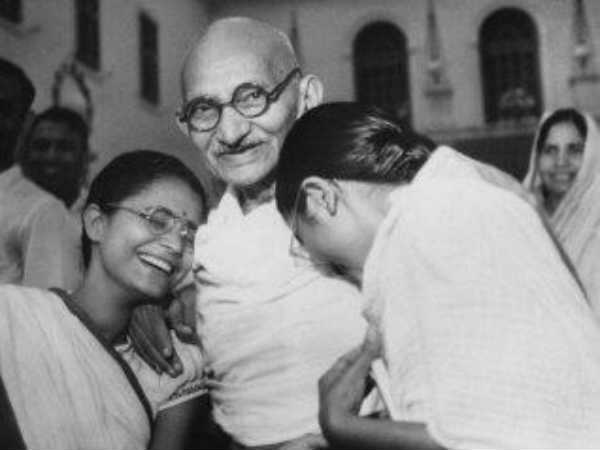 மகாத்மா காந்தி : 