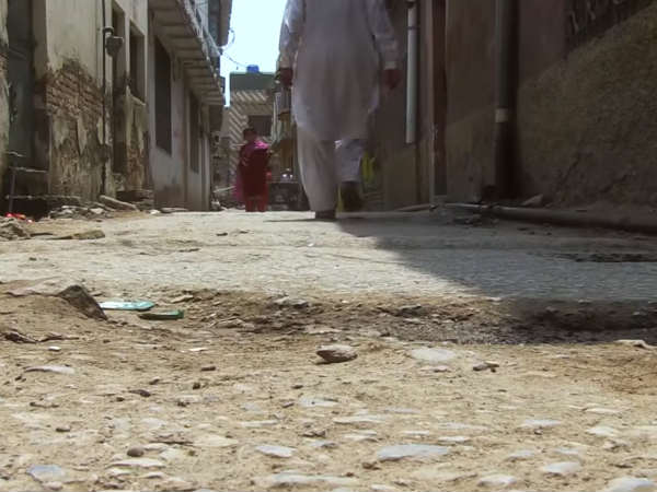 ஆண் பெண் : 