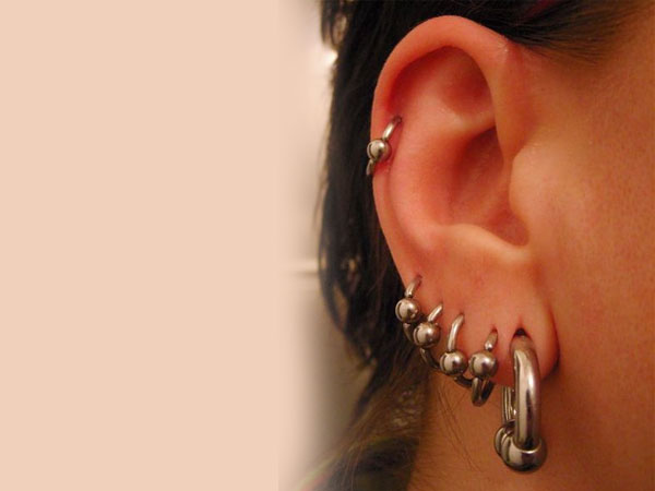 காதுகளில் தோடு