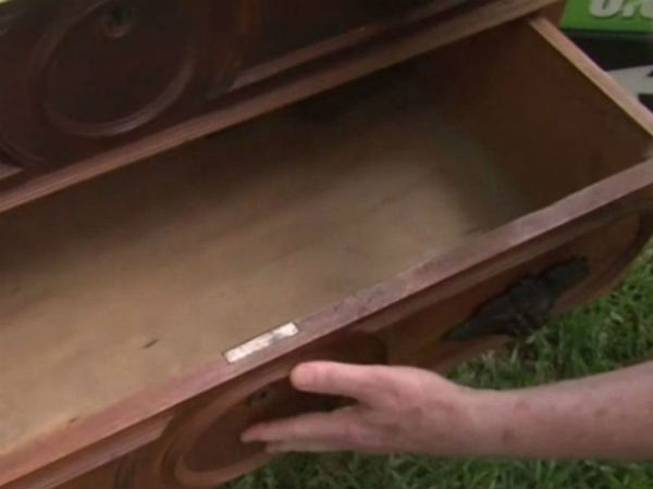 டேபிள் டிராயர்கள் திறக்க