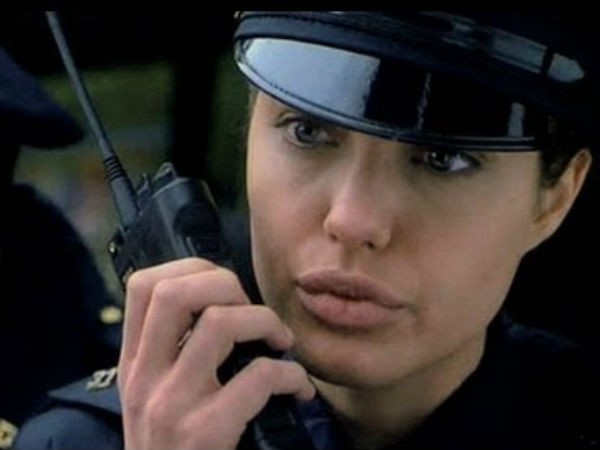 2 பெண் காவலாளிகள்!