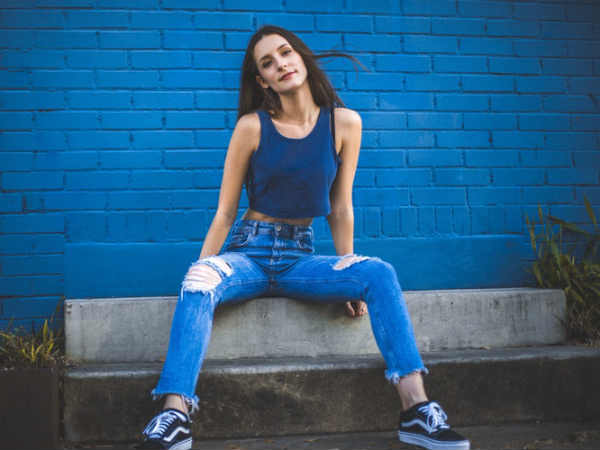 கால்கள் விரித்து!