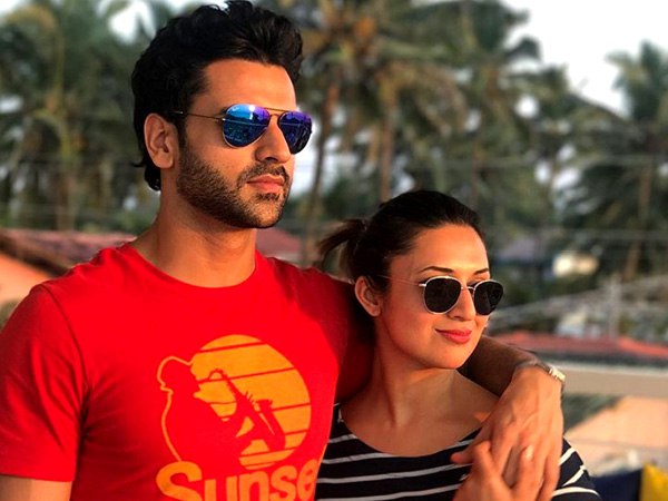 சிவப்பு நிற ஆடை