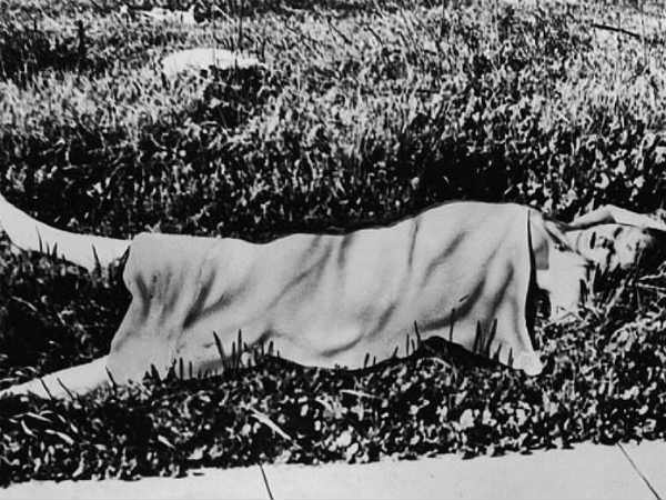 நிர்வாண நிலையில்...