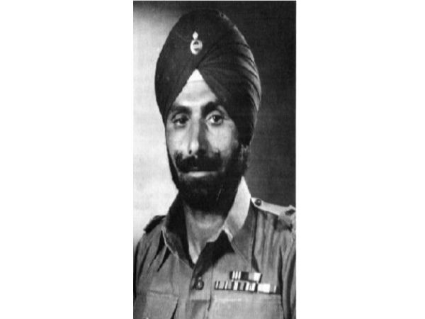 சுபேதார் கரம் சிங் : 