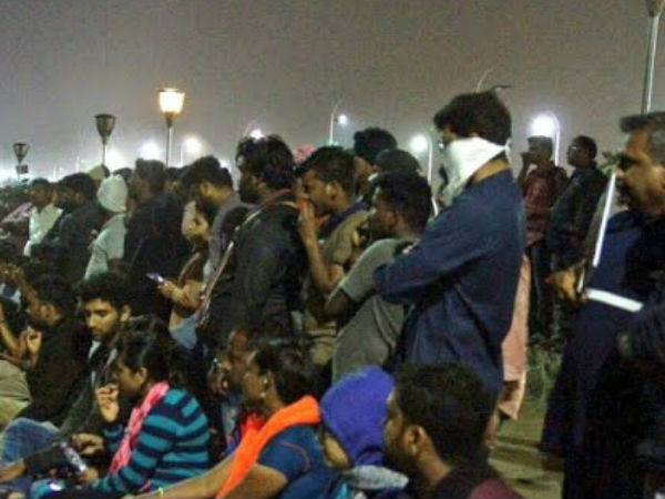 அடையாளம் மறைத்து!