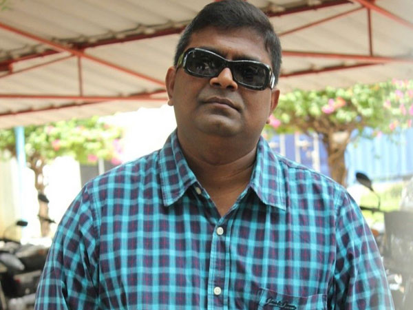 கைக்கொட்டி சிரிப்பு!