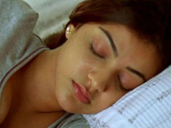 கட்டிபிடித்துக் கொண்டு...