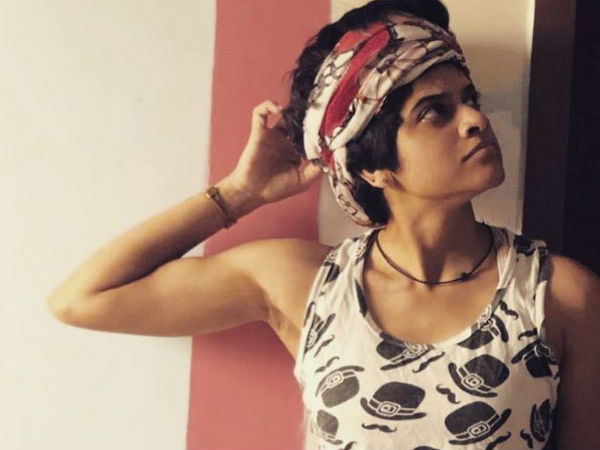 ஒரே மெத்தையில்...