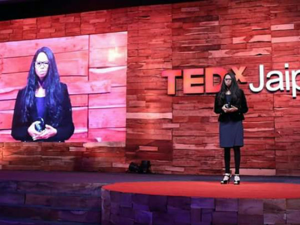 லிவ்-இன்!