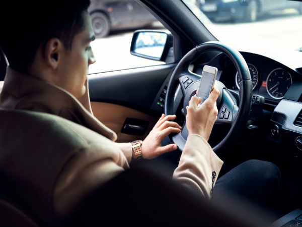 வாகனங்கள் ஓட்டும்போது