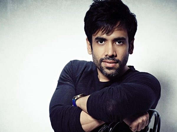 துஷார் கபூர் 42