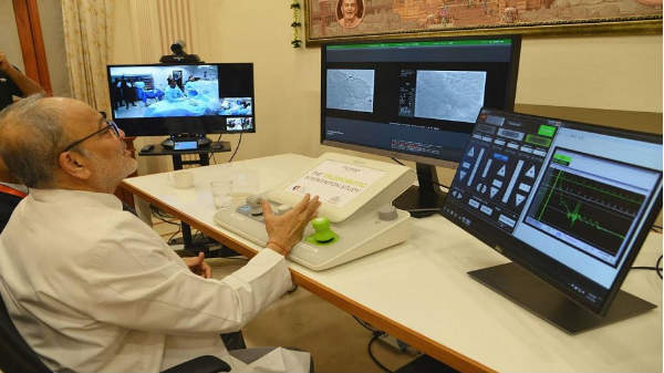 யார் அந்த மருத்துவர்..? 