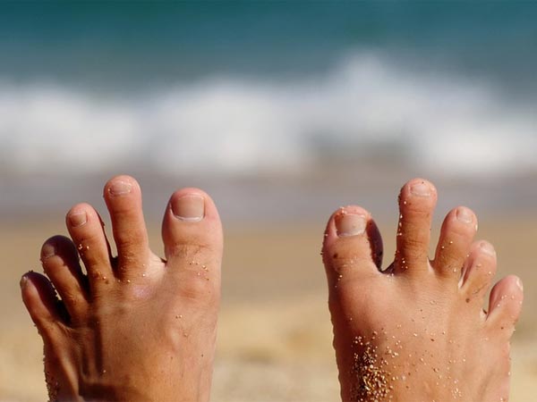 ஓரங்களில் உள்ள அழுக்குகளை நீக்க 