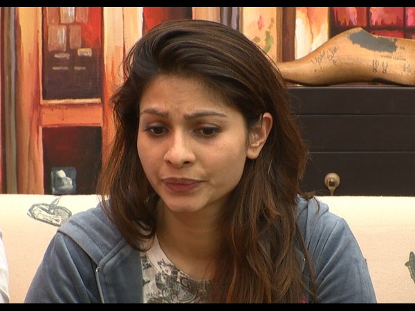 தனிஷா முகர்ஜி 40 