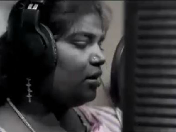 பின்னணி பாடகி