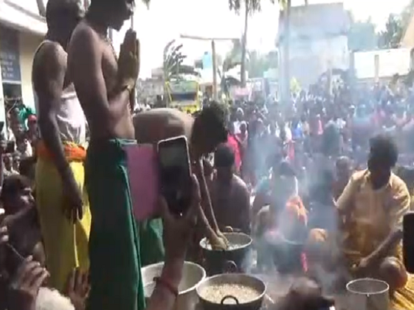 கொதிக்கும் எண்ணெயில் 