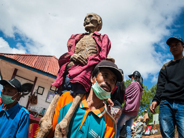 ஊர் சுற்றும் பிணம்