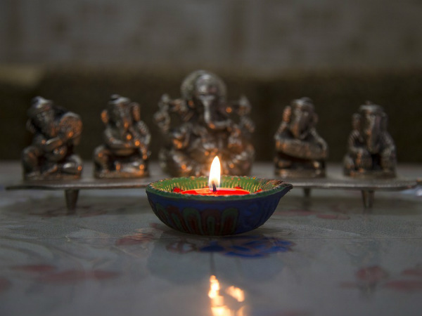 விளக்கேற்றுவது உங்கள் வாழ்க்கையை மாற்றும்