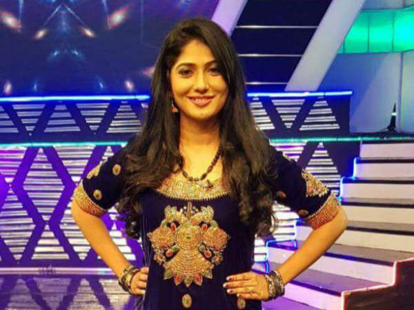 தொலைக்காட்சி தொகுப்பாளர்