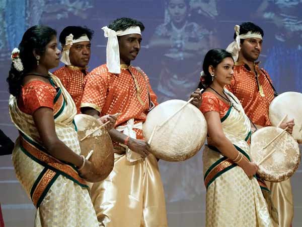 மூச்சில்லாதவரை பிழைக்க வைக்க