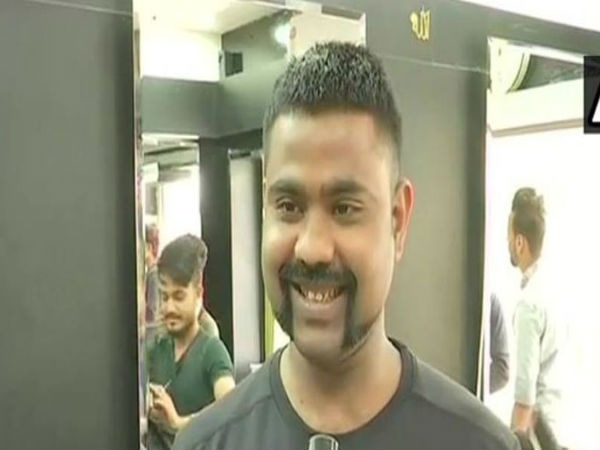 அட்ராக்டிவ் மீசை