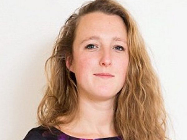 எப்படி தழுவியது?