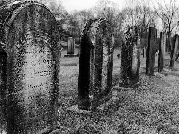 சுடுகாட்டிற்க்கு செல்வது