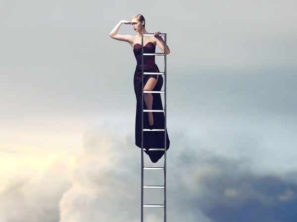 ஏணிக்கு கீழே நடப்பது 