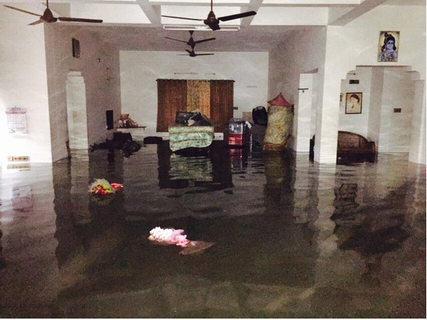 வீட்டிற்குள் தண்ணீர் இருப்பது போன்ற கனவு