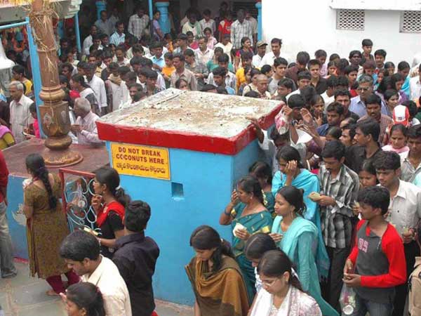 ஏன் கோவிலை சுற்றி வருகிறோம்?