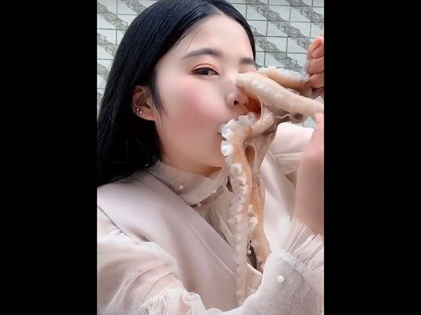 அழுகையாக மாறியது