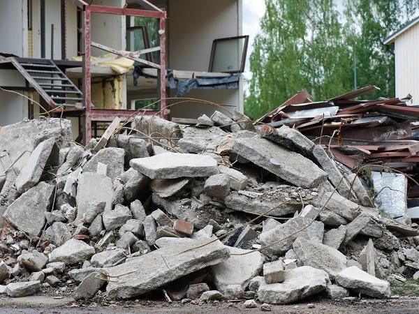 இடிந்த கட்டிடம்