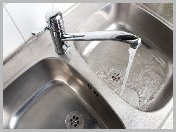 சமையலறையில் தண்ணீர் 