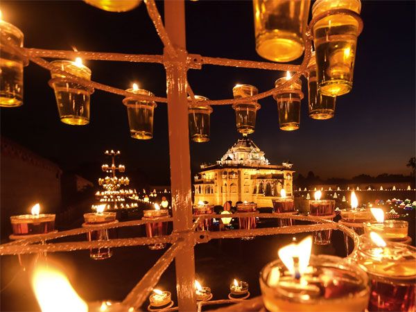 தீபாவளி விளக்குகள்