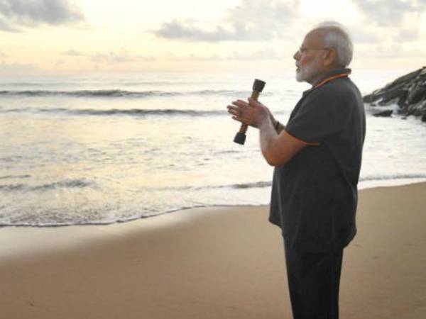 டிவிட்டர் பக்கத்தில் மோடியின் பதில்,