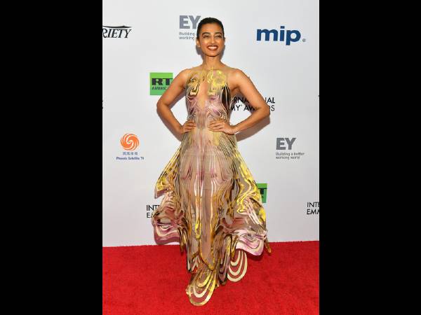 ஸ்ட்ராப்லெஸ் கவுன்