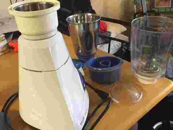 சேதமடைந்த எலக்ட்ரானிக் பொருட்கள்