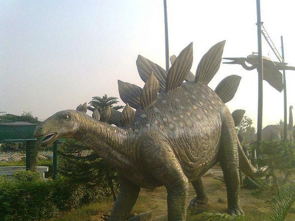 பல டைனோசர்களுக்கு இறகுகள் இருந்தது